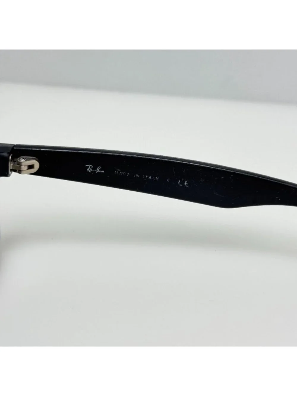 Ray Ban Sunglasses RB 2132 “New Wayfarer” 622/69 55-18 Italy Read Description